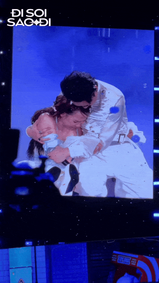 Công chúa chạy vội ngã thẳng vào hoàng tử SOOBIN, khoảnh khắc vỗ về khiến netizen vừa cười vừa thương!- Ảnh 2. Công chúa chạy vội ngã thẳng vào hoàng tử SOOBIN, khoảnh khắc vỗ về khiến netizen vừa cười vừa thương!- Ảnh 2.