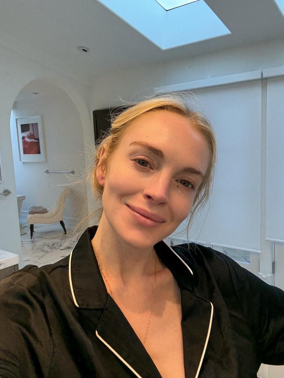 Lindsay Lohan 39 tuổi mà trẻ như đôi mươi, netizen thắc mắc: Lindsay Lohan 39 tuổi mà trẻ như đôi mươi, netizen thắc mắc: