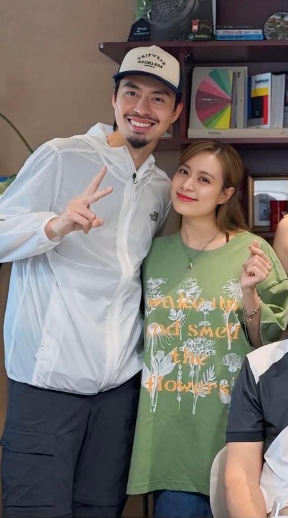 Hoàng Thuỳ Linh - Đen Vâu lộ ảnh ôm tình bể tình, 1 chi tiết khiến netizen rần rần5.jpg 0 Hoàng Thuỳ Linh, Đen Vâu, sao Việt