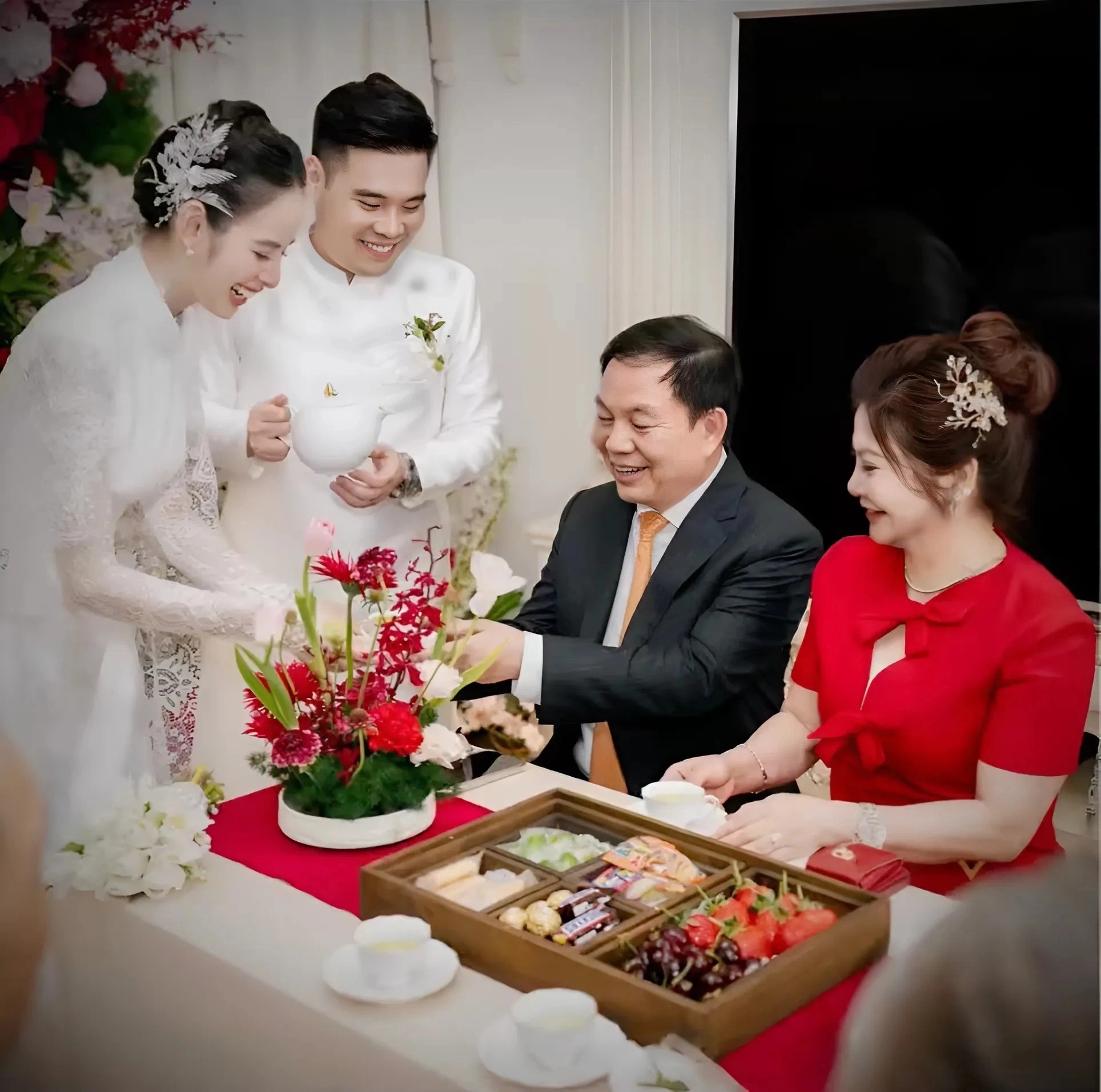 Mỹ nhân Vbiz chụp ảnh cưới với chồng gia thế khủng, netizen xem xong thắc mắc 1 chuyện!- Ảnh 4. Mỹ nhân Vbiz chụp ảnh cưới với chồng gia thế khủng, netizen xem xong thắc mắc 1 chuyện!- Ảnh 4.