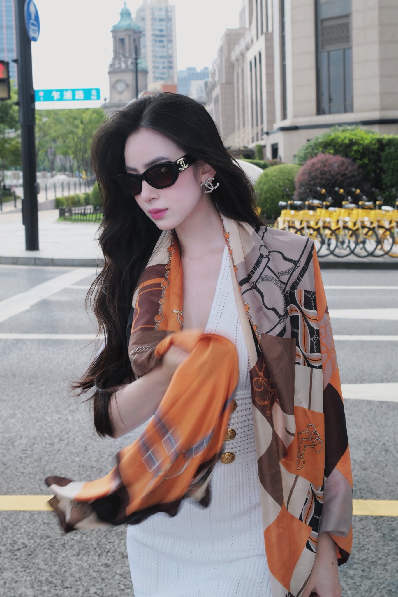 Mỹ nhân Vbiz chụp ảnh cưới với chồng gia thế khủng, netizen xem xong thắc mắc 1 chuyện!- Ảnh 5. Mỹ nhân Vbiz chụp ảnh cưới với chồng gia thế khủng, netizen xem xong thắc mắc 1 chuyện!- Ảnh 5.