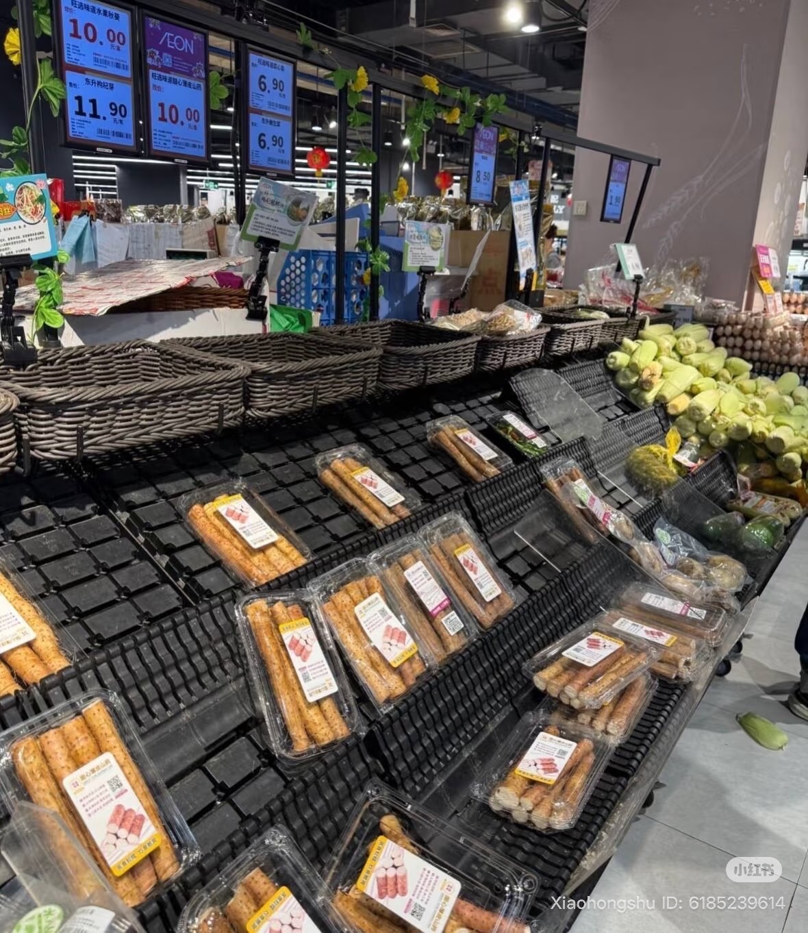 Siêu thị Trung Quốc trước siêu bão Ragasa: Kệ hàng trống trơn nhưng 3 loại rau vẫn Siêu thị Trung Quốc trước siêu bão Ragasa: Kệ hàng trống trơn nhưng 3 loại rau vẫn