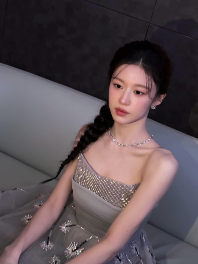 Ảnh chụp vội của sao nữ mặt kim cương: Netizen ví như 