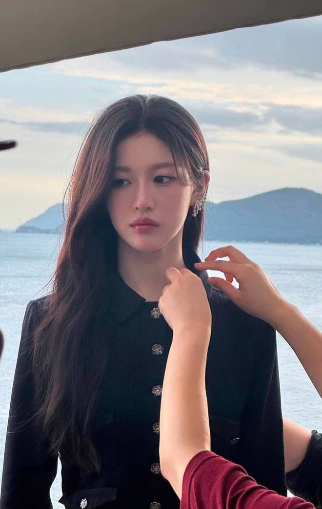 Ảnh chụp vội của sao nữ mặt kim cương: Netizen ví như 