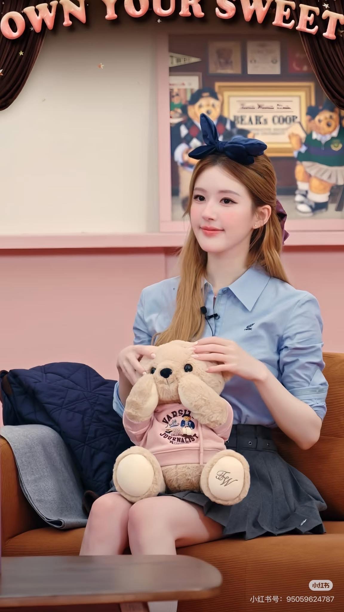 Triệu Lộ Tư khiến 4 tầng trung tâm thương mại quá tải, netizen khen nức nở vì một điều- Ảnh 10. Triệu Lộ Tư khiến 4 tầng trung tâm thương mại quá tải, netizen khen nức nở vì một điều- Ảnh 10.