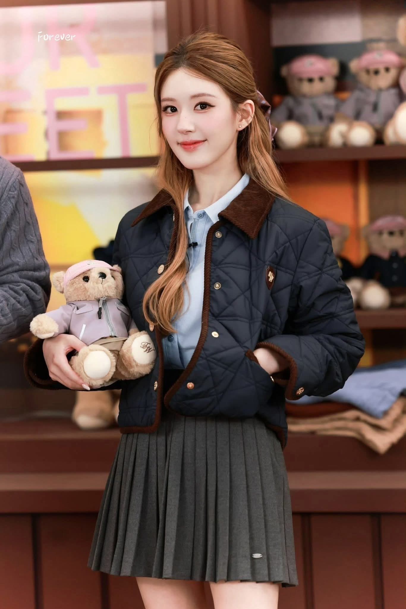 Triệu Lộ Tư khiến 4 tầng trung tâm thương mại quá tải, netizen khen nức nở vì một điều- Ảnh 8. Triệu Lộ Tư khiến 4 tầng trung tâm thương mại quá tải, netizen khen nức nở vì một điều- Ảnh 8.