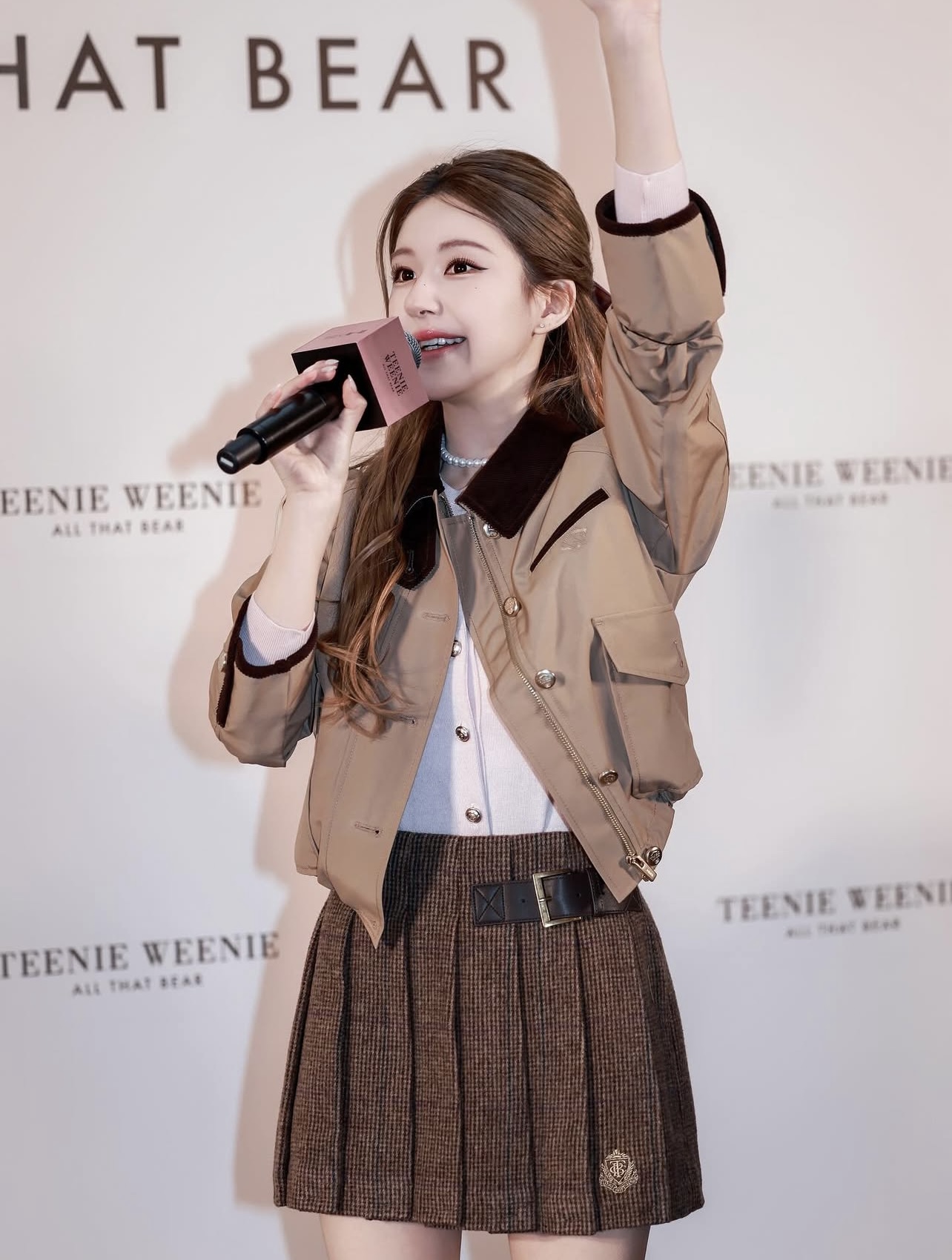 Triệu Lộ Tư khiến 4 tầng trung tâm thương mại quá tải, netizen khen nức nở vì một điều- Ảnh 3. Triệu Lộ Tư khiến 4 tầng trung tâm thương mại quá tải, netizen khen nức nở vì một điều- Ảnh 3.