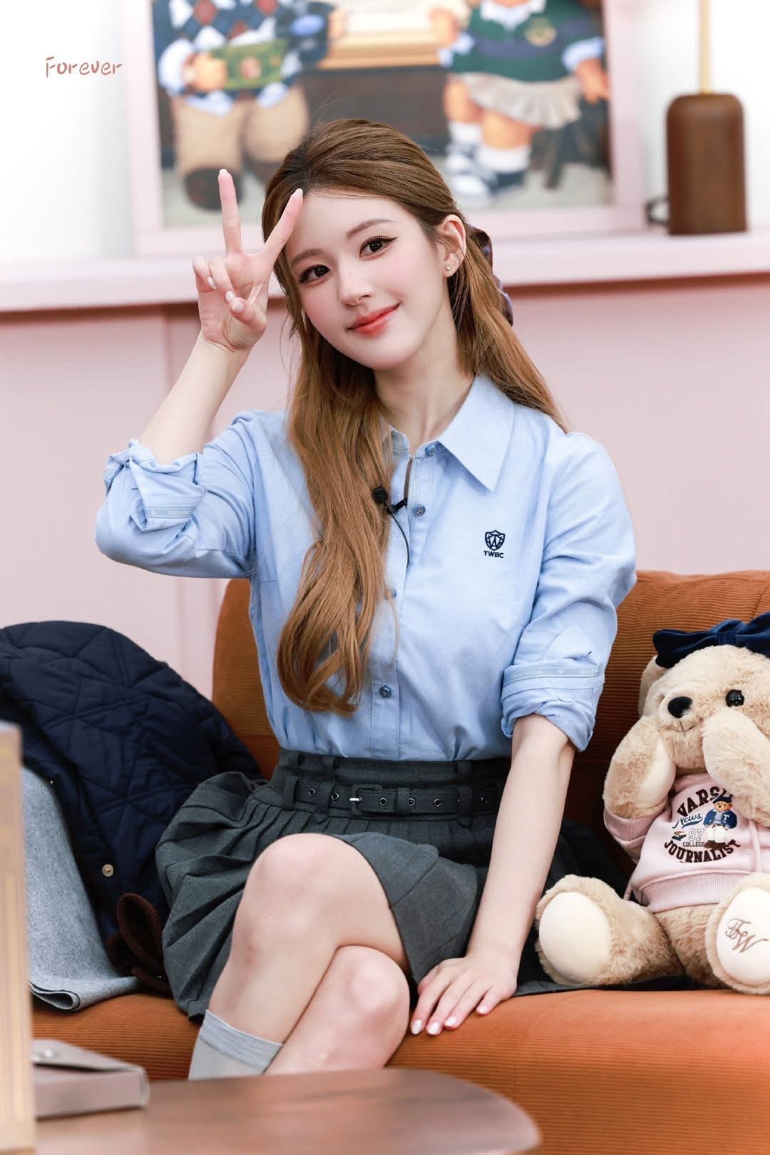 Triệu Lộ Tư khiến 4 tầng trung tâm thương mại quá tải, netizen khen nức nở vì một điều- Ảnh 9. Triệu Lộ Tư khiến 4 tầng trung tâm thương mại quá tải, netizen khen nức nở vì một điều- Ảnh 9.