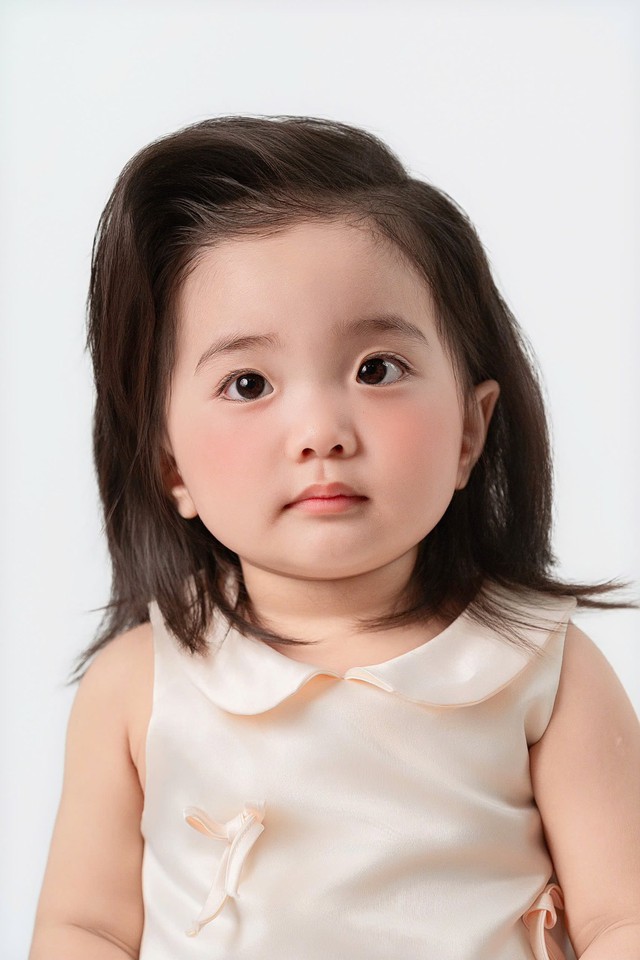 Khánh Thi - Phan Hiển khoe ảnh chân dung của 3 nhóc tỳ, visual cực phẩm cỡ nào mà netizen rần rần: Gen quá đỉnh!- Ảnh 3.