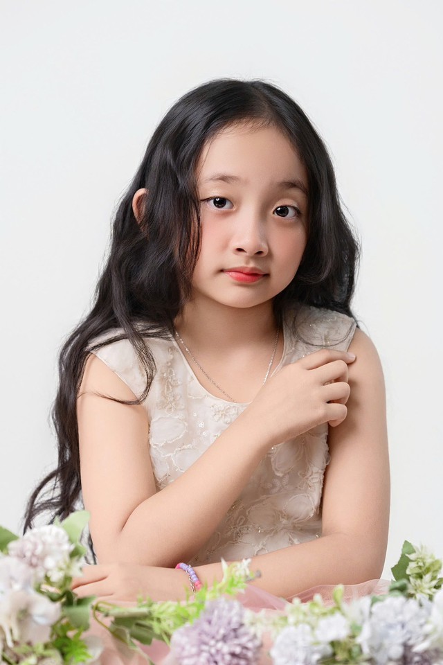 Khánh Thi - Phan Hiển khoe ảnh chân dung của 3 nhóc tỳ, visual cực phẩm cỡ nào mà netizen rần rần: Gen quá đỉnh!- Ảnh 2.