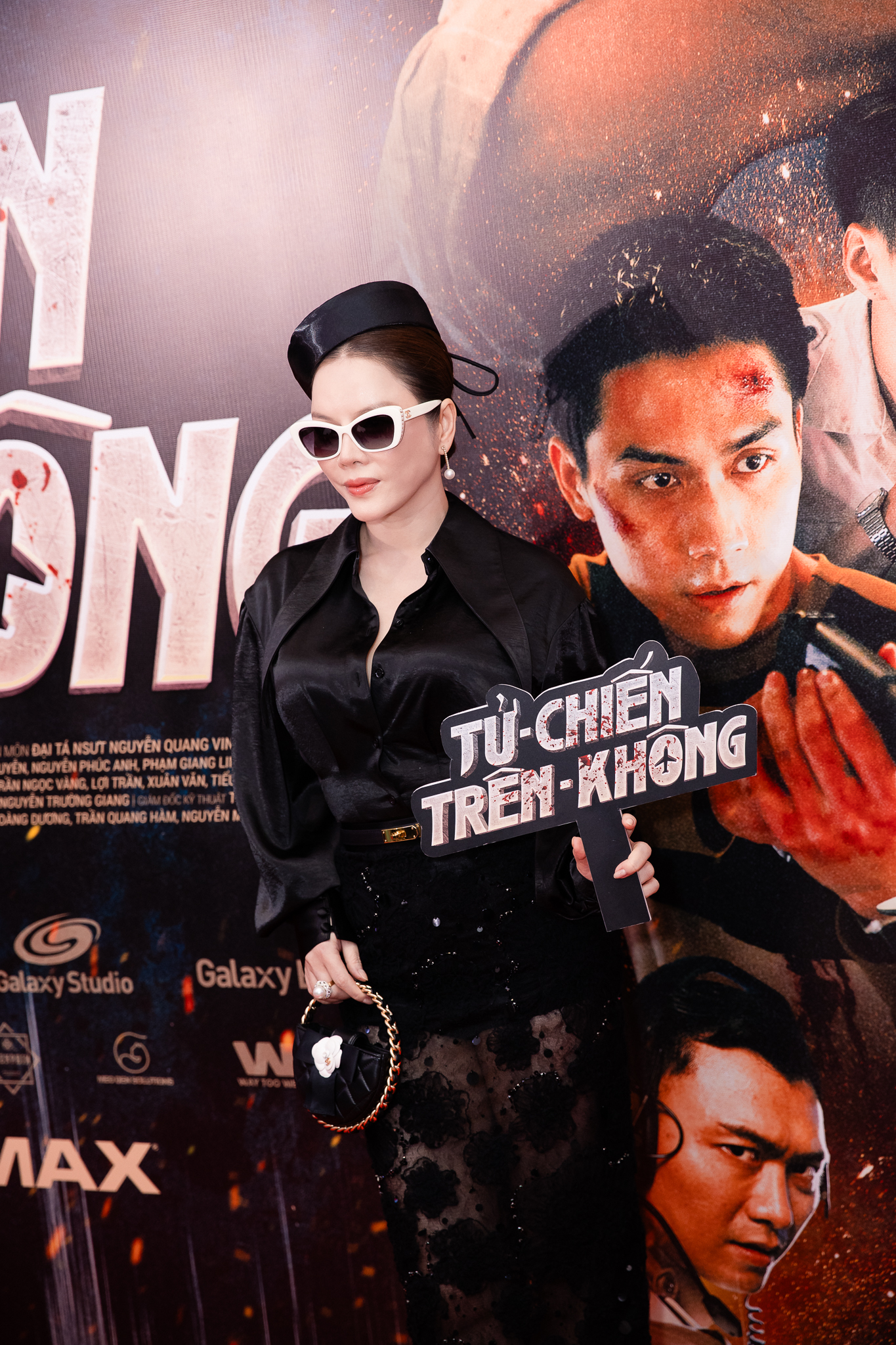 Bắt gặp Lý Nhã Kỳ sánh đôi bên trai trẻ kém 8 tuổi, nhưng ánh mắt khác lạ mới là điều khiến netizen xôn xao- Ảnh 1. Bắt gặp Lý Nhã Kỳ sánh đôi bên trai trẻ kém 8 tuổi, nhưng ánh mắt khác lạ mới là điều khiến netizen xôn xao- Ảnh 1.