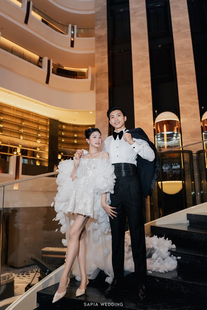 Ngắm bóng lưng đậm chất 