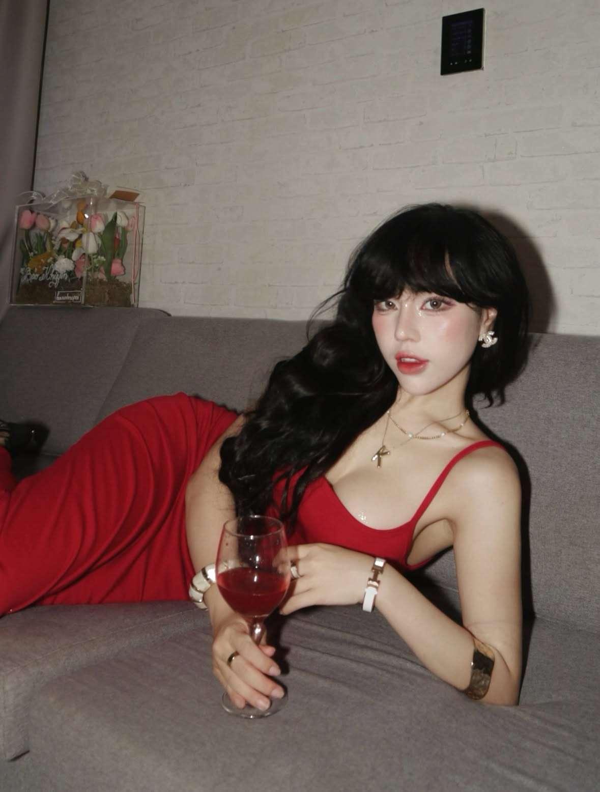 Bảo Khuyên Susan lên đồ, nhan sắc đến mức netizen phải thốt lên:  Bảo Khuyên Susan lên đồ, nhan sắc đến mức netizen phải thốt lên: