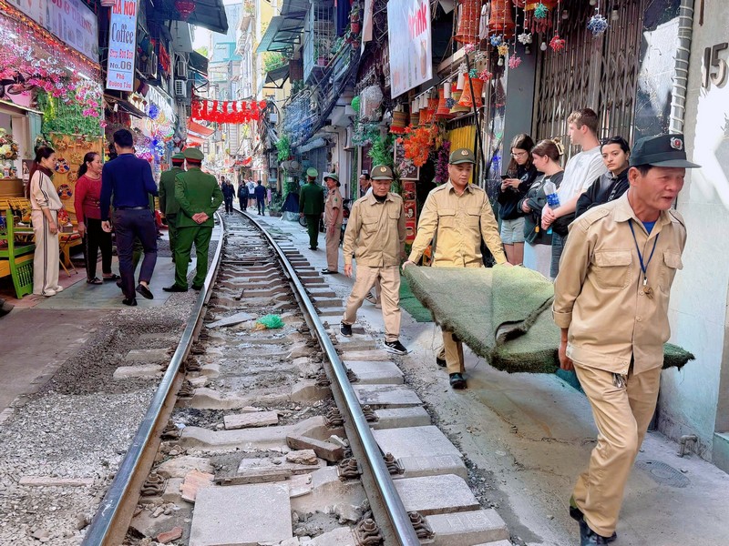 phố cà phê đường tàu ở Hà Nội chính thức giải tỏa