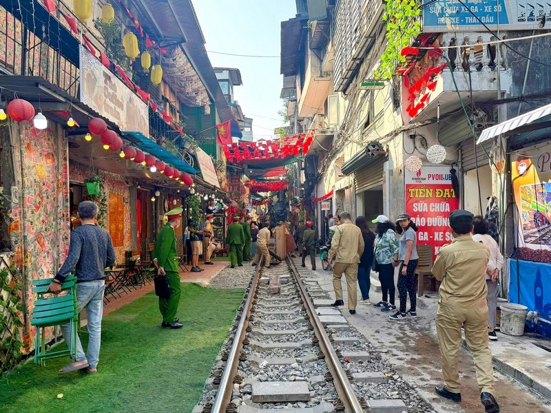 phố cà phê đường tàu ở Hà Nội chính thức giải tỏa