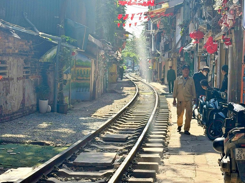 phố cà phê đường tàu ở Hà Nội chính thức giải tỏa