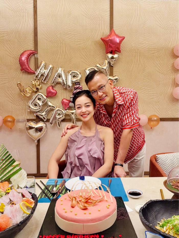 Jennifer Phạm đón sinh nhật cùng chồng với các con. Ảnh: FBNV