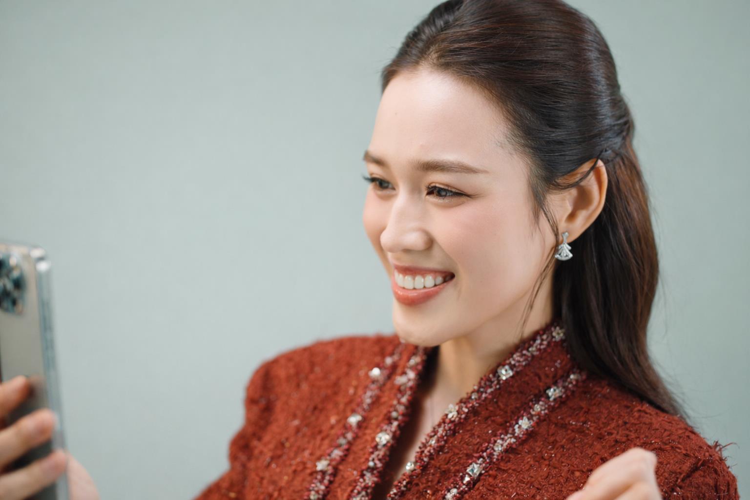 Netizen xôn xao trước khoảnh khắc Đỗ Thị Hà kéo vali về nhà, điều phía sau khiến nhiều người bất ngờ- Ảnh 2.