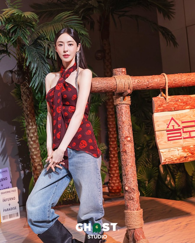 Minh tinh 40 tuổi khiến netizen chia 2 phe- Ảnh 2. Minh tinh 40 tuổi khiến netizen chia 2 phe- Ảnh 2.