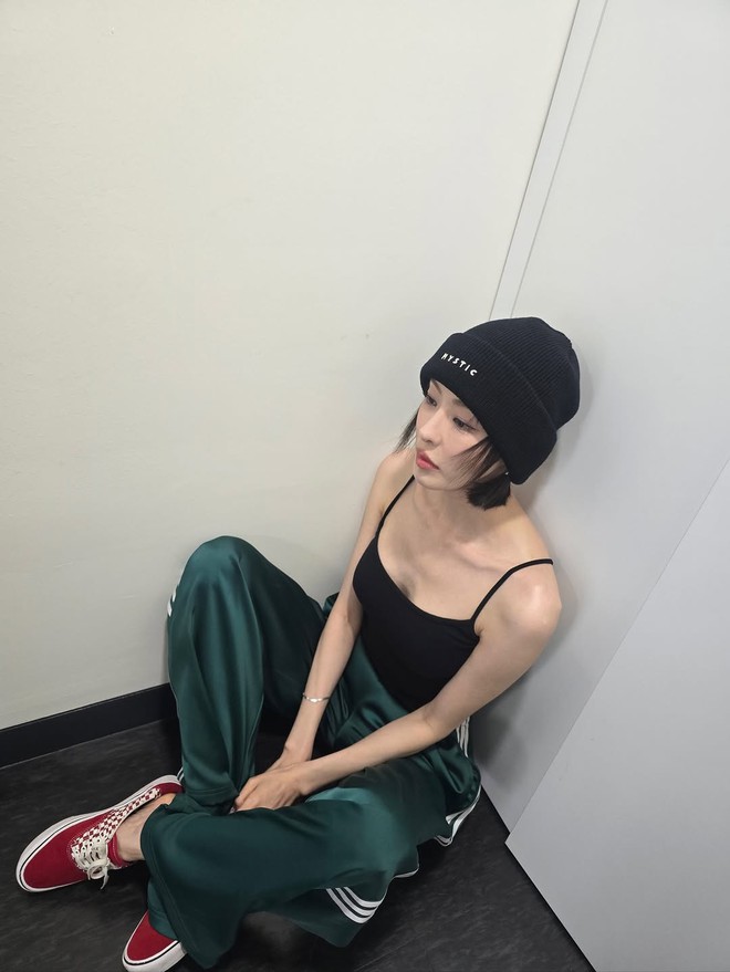 Minh tinh 40 tuổi khiến netizen chia 2 phe- Ảnh 21. Minh tinh 40 tuổi khiến netizen chia 2 phe- Ảnh 21.