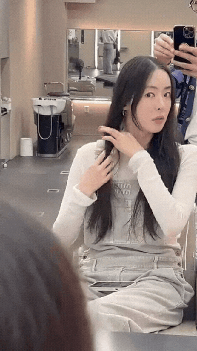 Minh tinh 40 tuổi khiến netizen chia 2 phe- Ảnh 10. Minh tinh 40 tuổi khiến netizen chia 2 phe- Ảnh 10.