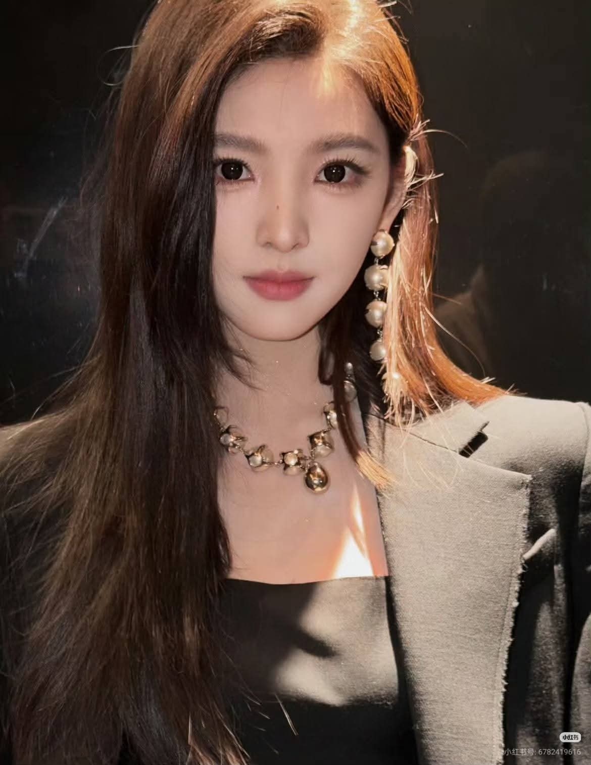 Động thái của Thiều Bảo Trang khi Phương Uyên công khai hôn Thanh Hà trên sân khấu Động thái của Thiều Bảo Trang khi Phương Uyên công khai hôn Thanh Hà trên sân khấu