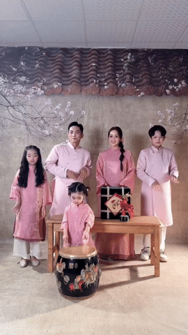 Bé Lisa xinh yêu quá đi, làm 1 hành động cũng khiến netizen giục Khánh Thi - Phan Hiển đẻ thêm, 