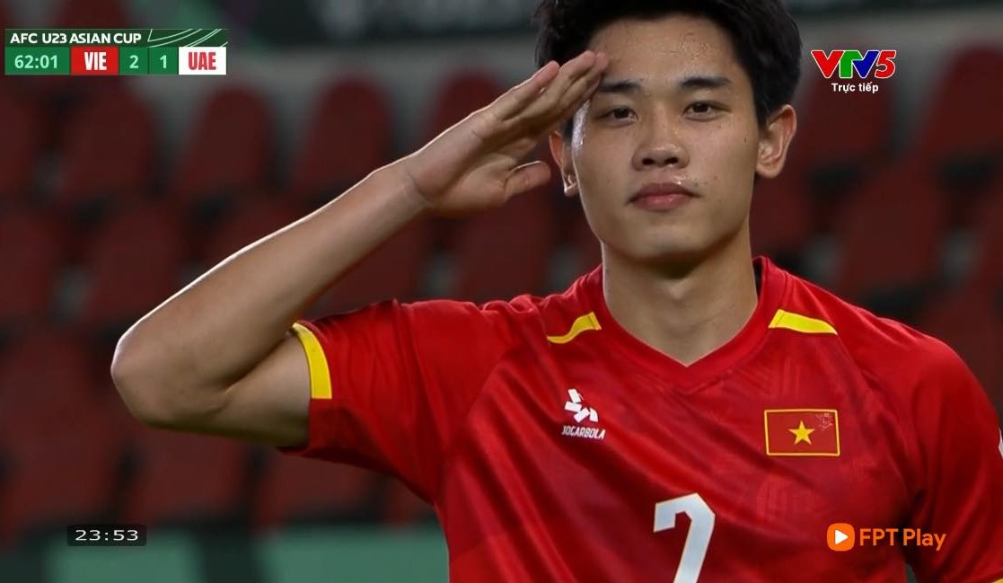 Đình Bắc tíu tít nói cười cùng Á hậu Châu Anh, netizen rần rần 