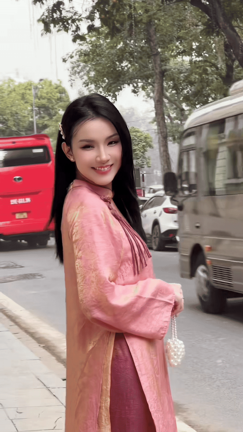 Netizen khen nức nở 1 Hoa hậu Hoàn vũ 18 năm không già, mặc áo dài trông như gái đôi mươi- Ảnh 1. Netizen khen nức nở 1 Hoa hậu Hoàn vũ 18 năm không già, mặc áo dài trông như gái đôi mươi- Ảnh 1.