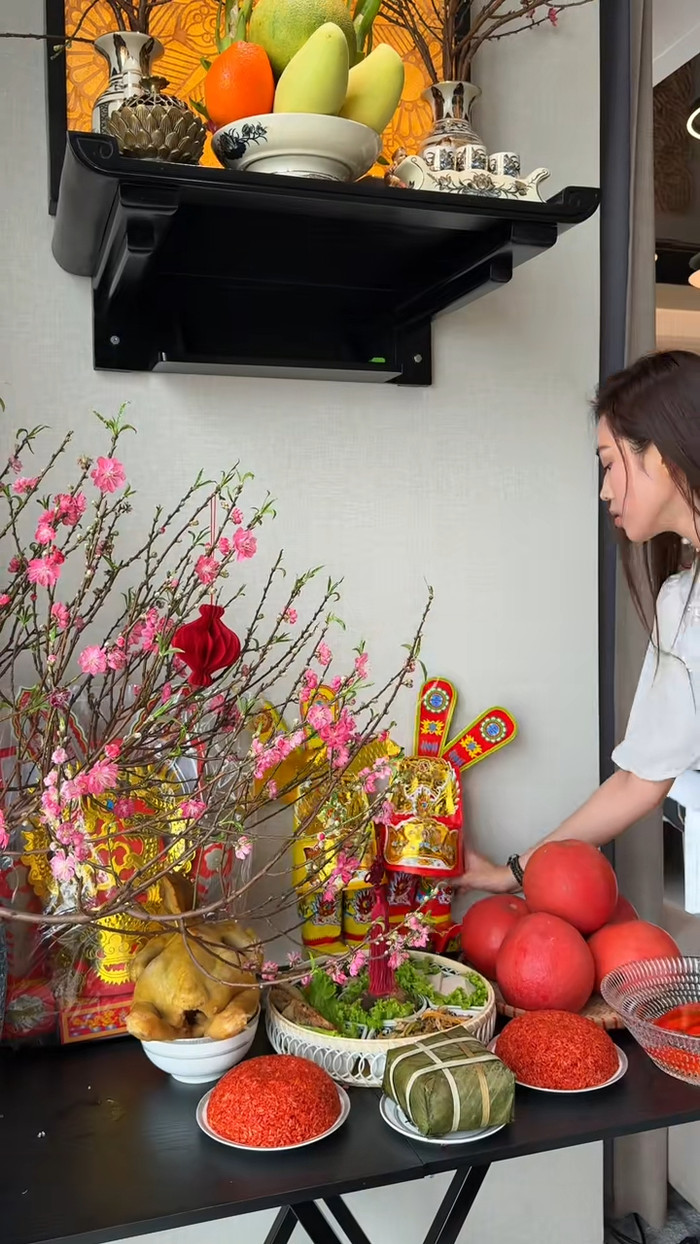 Từ khi lấy chồng, Đỗ Thị Hà thường xuyên chia sẻ những khoảnh khắc vào bếp ở trên mạng xã hội. Ảnh chụp màn hình