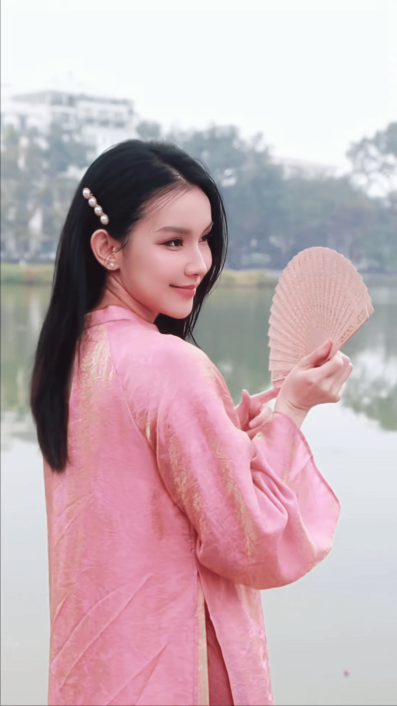 Netizen khen nức nở 1 Hoa hậu Hoàn vũ 18 năm không già, mặc áo dài trông như gái đôi mươi- Ảnh 2. Netizen khen nức nở 1 Hoa hậu Hoàn vũ 18 năm không già, mặc áo dài trông như gái đôi mươi- Ảnh 2.