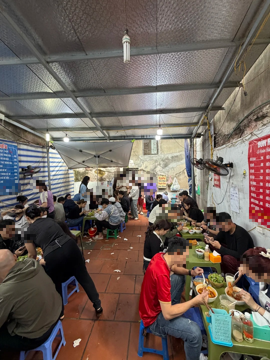 Ẩm thực vỉa hè Việt Nam bị chê trên MXH Trung Quốc và màn đáp trả 10 điểm tinh tế của netizen Việt- Ảnh 7. Ẩm thực vỉa hè Việt Nam bị chê trên MXH Trung Quốc và màn đáp trả 10 điểm tinh tế của netizen Việt- Ảnh 7.